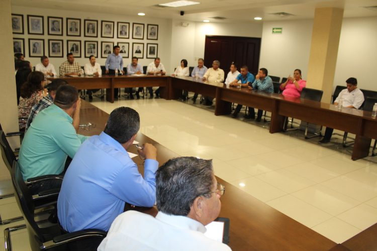 Participa Comité Ejecutivo de la Sección 54 en consulta del Nuevo Modelo Educativo 2016. Presentes los representantes del CEN del SNTE, Dimás Sagahón Hernández y Julio López Martínez