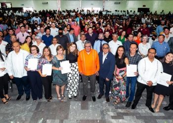 Líder del SNTE encabeza junto con gobernadora de BC, entrega de mil 200 nombramientos definitivos a docentes de la entidad   