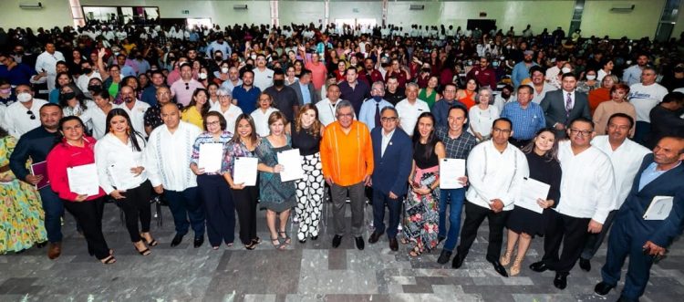 Líder del SNTE encabeza junto con gobernadora de BC, entrega de mil 200 nombramientos definitivos a docentes de la entidad   