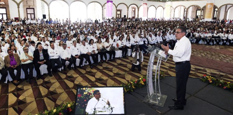 Propuestas del SNTE se encuentran plasmados en el dictamen de la reforma constitucional en materia educativa, aprobado en comisiones por los diputados, afirmó el secretario general, Alfonso Cepeda Salas