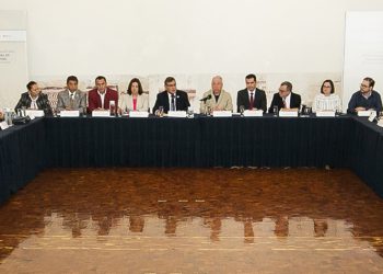 Inician negociación de Pliego de Demandas. Instalan comisiones, líder del SNTE, Alfonso Cepeda Salas, y jefe de la Unidad de Administración y Finanzas de la SEP, Héctor Garza González