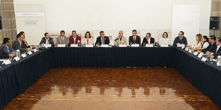 Inician negociación de Pliego de Demandas. Instalan comisiones, líder del SNTE, Alfonso Cepeda Salas, y jefe de la Unidad de Administración y Finanzas de la SEP, Héctor Garza González