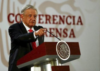Se corrige, se agrega, se establece que las universidades mantendrán su autonomía, pues es un logro histórico del movimiento educativo nacional, reconoce el presidente Andrés Manuel López Obrador