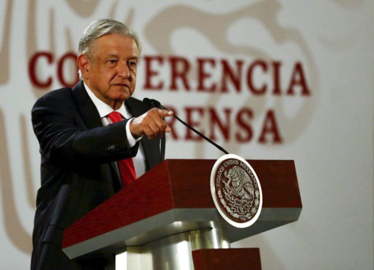 Se corrige, se agrega, se establece que las universidades mantendrán su autonomía, pues es un logro histórico del movimiento educativo nacional, reconoce el presidente Andrés Manuel López Obrador