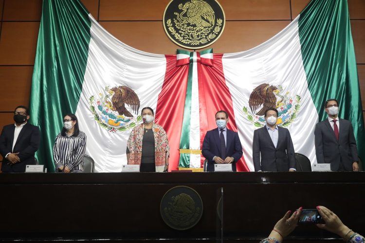 Resumen itinerante/ Presupuesto. Reunión en Palacio Nacional. Boletín de la SEP. Confesión de escritor. Inicio de grandes obras