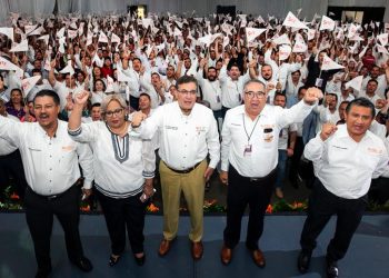 Con el objetivo de fortalecer sus procesos democráticos, el SNTE trabaja en el blindaje del voto universal para elegir a sus dirigentes, informó su secretario general, Alfonso Cepeda Salas, durante una gira por Chihuahua