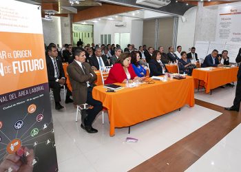 Analizan en el SNTE asuntos laborales en la nueva legislación educativa. Participan responsables del área laboral en las 55 secciones con dirigentes nacionales