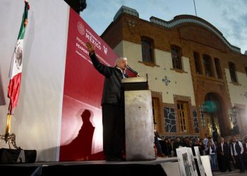 El presidente Andrés Manuel López Obrador se comprometió a corregir el Presupuesto de Egresos de la Federación 2019 para entregar a las universidades públicas los recursos que les corresponden para su operación