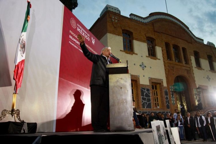 El presidente Andrés Manuel López Obrador se comprometió a corregir el Presupuesto de Egresos de la Federación 2019 para entregar a las universidades públicas los recursos que les corresponden para su operación