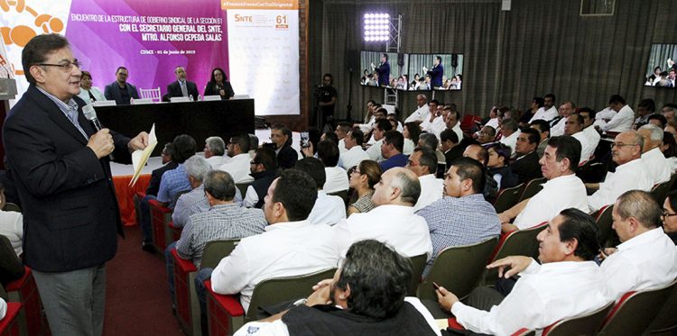 El secretario general del SNTE, Alfonso Cepeda Salas, se reunió con la Estructura de Gobierno Sindical de la Sección 61, que agrupa a los Institutos Tecnológicos de todo el país