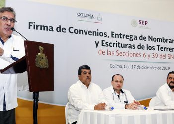 El secretario general del SNTE, Alfonso Cepeda Salas, entregó nombramiento definitivo a más de mil 58 docentes de Colima, con el fin de garantizar su certeza laboral