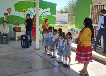 Visita a tres centros escolares en el corazón del territorio Yaqui, con la presencia del secretario de educación Aarón Grageda   