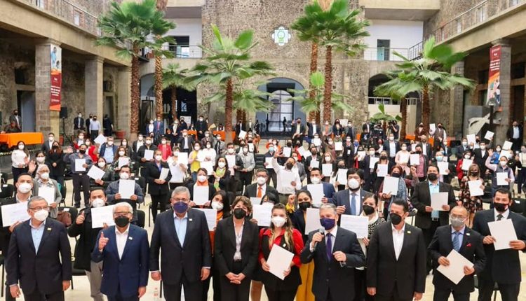 Trabajo coordinado de la SEP y el SNTE. Entregan más de 44 mil basificaciones para el personal educativo de la Ciudad de México