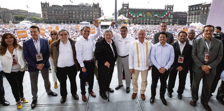En un evento histórico, que congregó a más de 100 mil agremiados de todo el país, el SNTE conmemoró el 75 Aniversario de su fundación