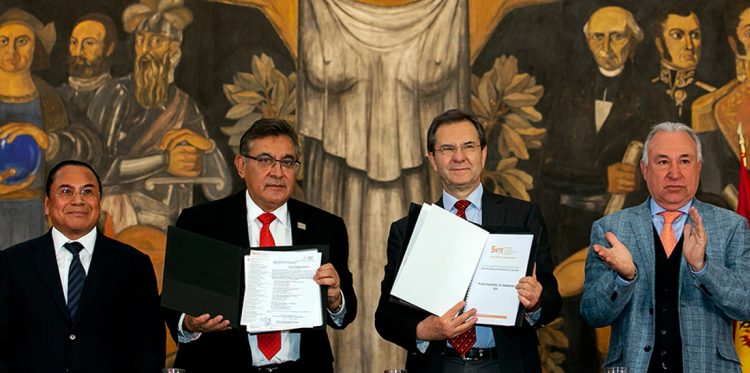 Entrega SNTE Pliego de Demandas 2020 y propuesta educativa. Por segundo año, la organización integró el documento a partir de una consulta en la que participaron un millón 286 mil 865 agremiados