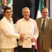 Entrega Secretario de Gobierno a Maestro Raymundo Lagarda Borbón, credencial que lo acredita como Secretario General de la Sección 54 del SNTE