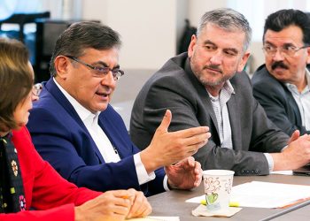 El SNTE y la Asociación de Maestros de California acordaron establecer un programa de colaboración para atender a niños y jóvenes migrantes en ambos lados de la frontera