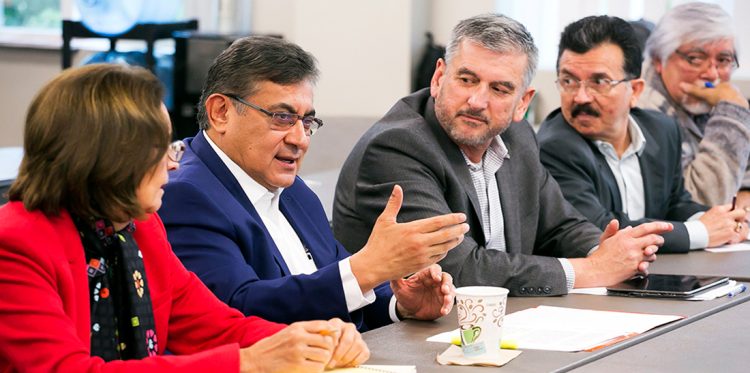 El SNTE y la Asociación de Maestros de California acordaron establecer un programa de colaboración para atender a niños y jóvenes migrantes en ambos lados de la frontera