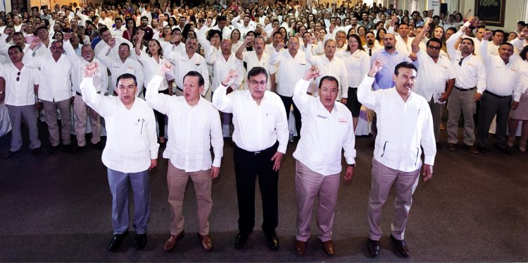 En respaldo al Presidente, Andrés Manuel López Obrador, 15 mil trabajadores de la educación participarán en la movilización masiva convocada en Tijuana por el mandatario, en favor de la dignidad de México
