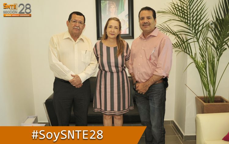 Visita de trabajo de líder magisterial al Centro Regional de Formación Docente ubicado en Hermosillo