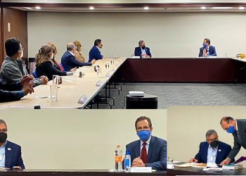 Se reúnen el secretario general del SNTE, Alfonso Cepeda Salas, y el titular de la SEP, Esteban Moctezuma Barragán. Analizan los nuevos programas de estudio para Educación Básica