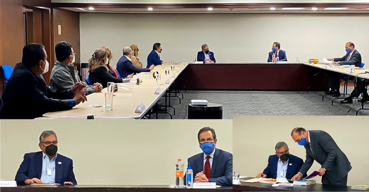 Se reúnen el secretario general del SNTE, Alfonso Cepeda Salas, y el titular de la SEP, Esteban Moctezuma Barragán. Analizan los nuevos programas de estudio para Educación Básica