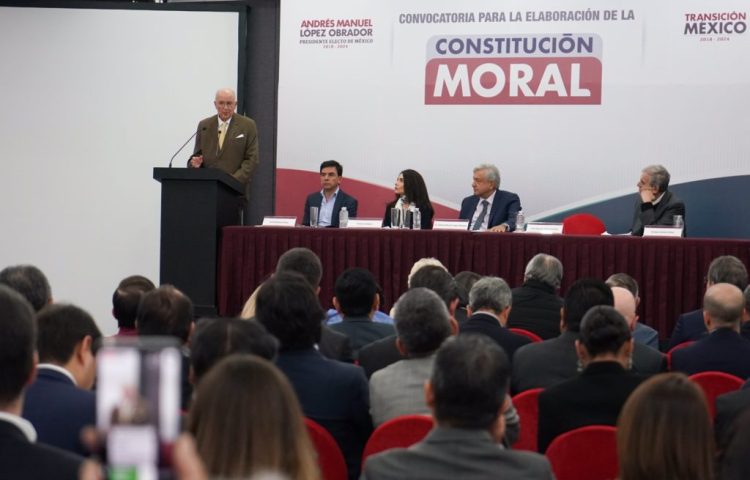 El presidente electo, Andrés Manuel López Obrador, convoca a los mexicanos a participar en la elaboración de la Constitución Moral para una nueva República