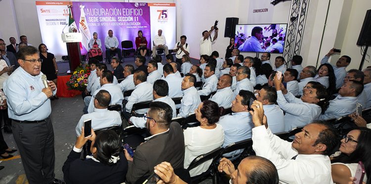 Por primera vez en su historia la Sección 11 de la Ciudad de México cuenta con un edificio propio, que fue inaugurado ayer por el secretario general del SNTE, Alfonso Cepeda Salas    