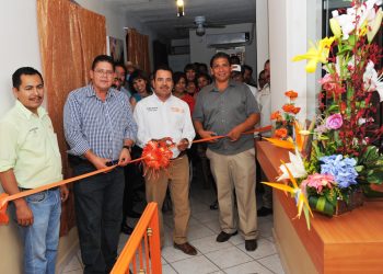 Cumple su palabra el líder magisterial Francisco Javier Duarte Flores. Ayer inauguró oficina regional del Fondo de Ayuda Sindical Mutualista (FASM) en la Región Guaymas-Empalme