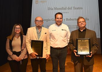 Reconocen trayectoria de dos grandes del teatro: Sergio Galindo y Roberto Corella. Encabeza acto, presidente municipal de Hermosillo