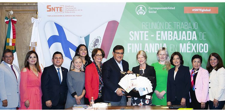 El secretario general del SNTE, Alfonso Cepeda Salas, se reúne con la embajadora de Finlandia en México, Pälvi M. Pohjanheimo