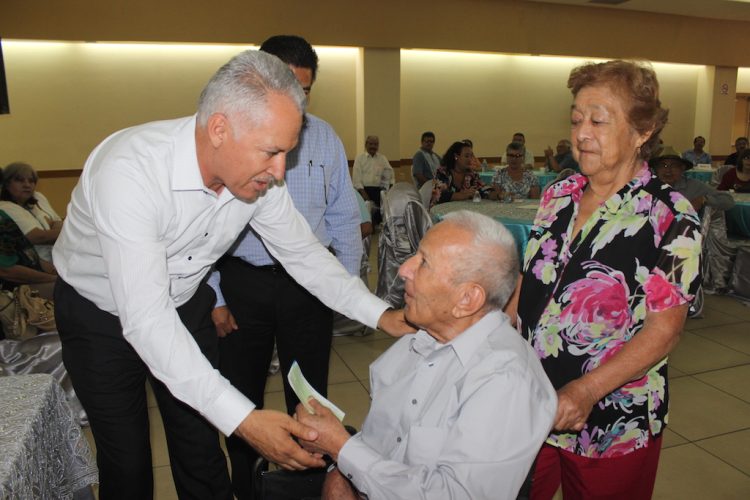 Cierra con éxito gira de Entrega del Bono del Jubilado y Pensionado del SNTE 54