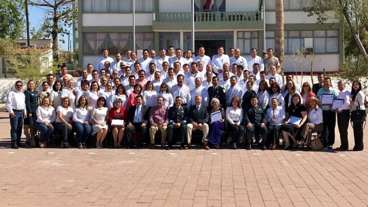Representantes de las fuerzas armadas de la Cuarta Zona Militar rinden homenaje a los maestros de Sonora. Presentes los líderes magisteriales Francisco Javier Duarte Flores y Raymundo Lagarda Borbón