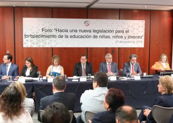 La Comisión de Educación del Senado, que preside el senador Rubén Rocha Moya, realizó el tercer foro “Hacia una nueva legislación para el fortalecimiento de la educación de niñas, niños y jóvenes”