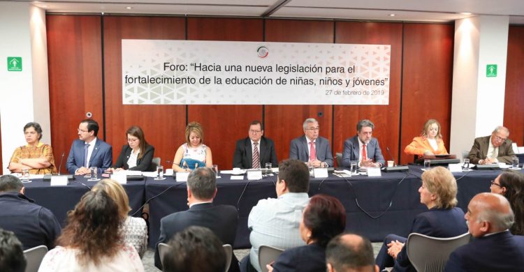 La Comisión de Educación del Senado, que preside el senador Rubén Rocha Moya, realizó el tercer foro “Hacia una nueva legislación para el fortalecimiento de la educación de niñas, niños y jóvenes”