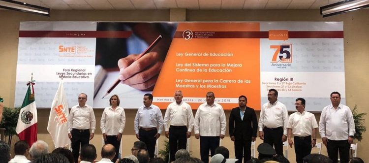 Realiza el SNTE en Hermosillo el Foro Regional “Leyes Secundarias en Materia Educativa”. Lo inaugura el titular de la SEC