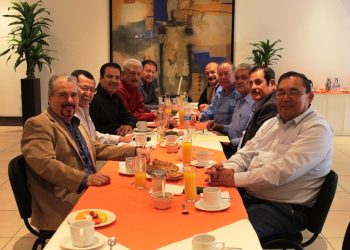 EN UN MARCO DE CORDIALIDAD SE REUNIERON EL LÍDER MAGISTERIAL FRANCISCO JAVIER DUARTE FLORES Y LOS EX SECRETARIOS GENERALES DE LA SECCIÓN 28, CON MOTIVO DEL 72 ANIVERSARIO DE LA AGRUPACIÓN