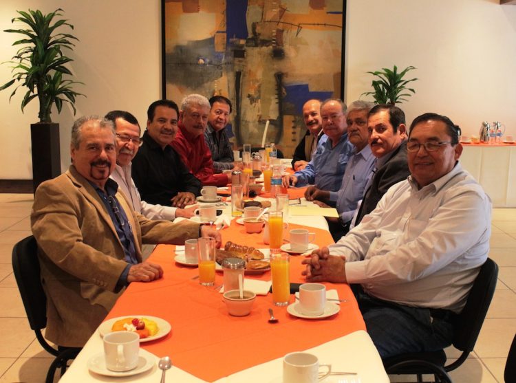 EN UN MARCO DE CORDIALIDAD SE REUNIERON EL LÍDER MAGISTERIAL FRANCISCO JAVIER DUARTE FLORES Y LOS EX SECRETARIOS GENERALES DE LA SECCIÓN 28, CON MOTIVO DEL 72 ANIVERSARIO DE LA AGRUPACIÓN