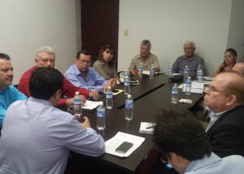 Javier Duarte denuncia que no existe una escuela de la entidad en la que no haya algún reclamo por los servicios del ISSSTE. Lo anterior en el marco de la reunión de líderes de la FEDESSP con Delegado en Sonora