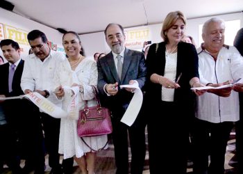 El SNTE participa por primera vez en la Feria Internacional del Libro Universitario (FILU) 2019, que se lleva a cabo en Veracruz, del 5 al 14 de abril. Exhibe 70 obras del Fondo Editorial del Magisterio