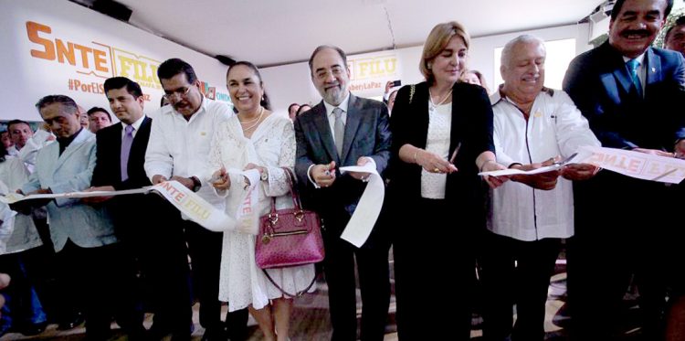 El SNTE participa por primera vez en la Feria Internacional del Libro Universitario (FILU) 2019, que se lleva a cabo en Veracruz, del 5 al 14 de abril. Exhibe 70 obras del Fondo Editorial del Magisterio