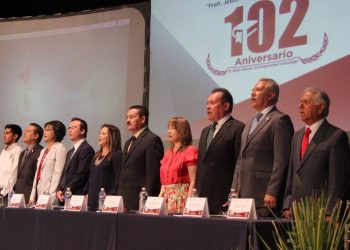 Conmemoran el 102 Aniversario de la Benemérita y Centenaria Escuela Normal del Estado. Presentes autoridades educativas y líderes magisteriales de Sonora