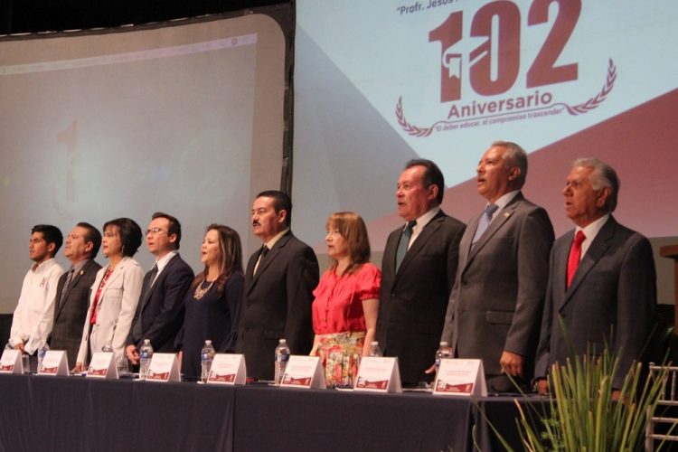 Conmemoran el 102 Aniversario de la Benemérita y Centenaria Escuela Normal del Estado. Presentes autoridades educativas y líderes magisteriales de Sonora