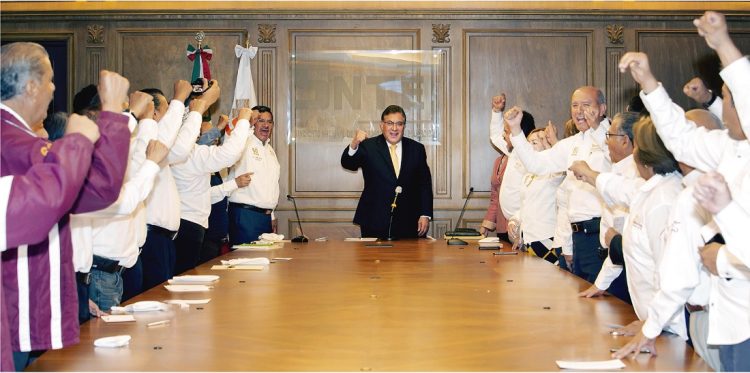 Se reúne el secretario general del SNTE, Alfonso Cepeda Salas, con el Comité Ejecutivo de la Sección 60 del IPN, encabezado por el profesor Alejandro Garduño López