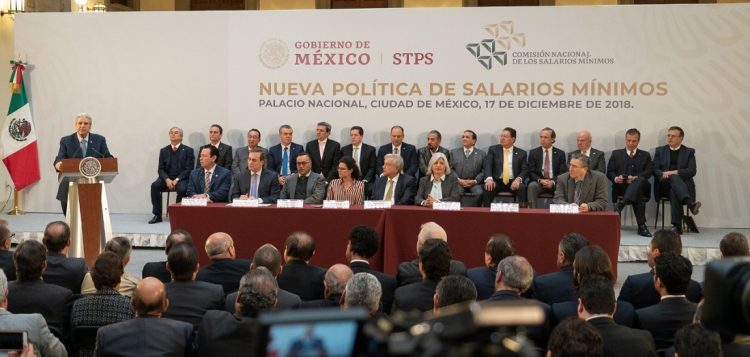 Con la nueva política de salarios mínimos, el Gobierno de México, encabezado por Andrés Manuel López Obrador, de la mano de la IP y el sector obrero, buscan saldar la deuda histórica que tienen con los trabajadores de menores ingresos