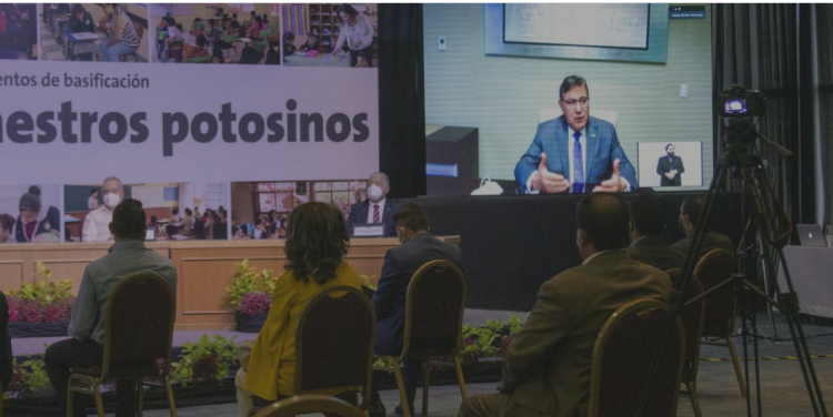 El secretario general del SNTE, Alfonso Cepeda Salas, participó este miércoles, de manera virtual, en la ceremonia de basificación de mil 466 docentes de San Luis Potosí   