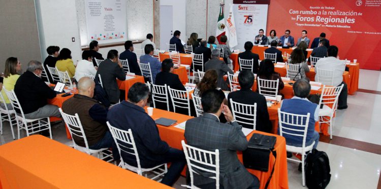 El secretario general del SNTE, Alfonso Cepeda Salas, informó hoy que  a través de foros, el Sindicato definirá propuestas para las leyes secundarias