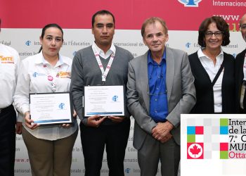 Los maestros María Antonieta Chávez Valenzuela de la Sección 28 de Sonora y José Alberto Ledesma Casarrubias de la Sección 24 de Querétaro, son reconocidos en Canadá por profesores de más de 170 países del mundo