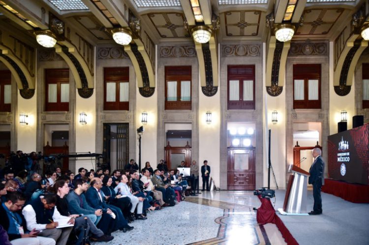 Se comunicará a todo el territorio nacional con Internet por las líneas de la Comisión Federal de Electricidad, informó hoy el presidente de la República