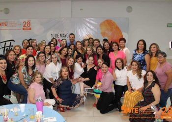 Con emotivos festejos que se realizaron en todas las regiones de Sonora que conforman su estructura sindical, la Sección 28 del SNTE celebró el Día de las Madres